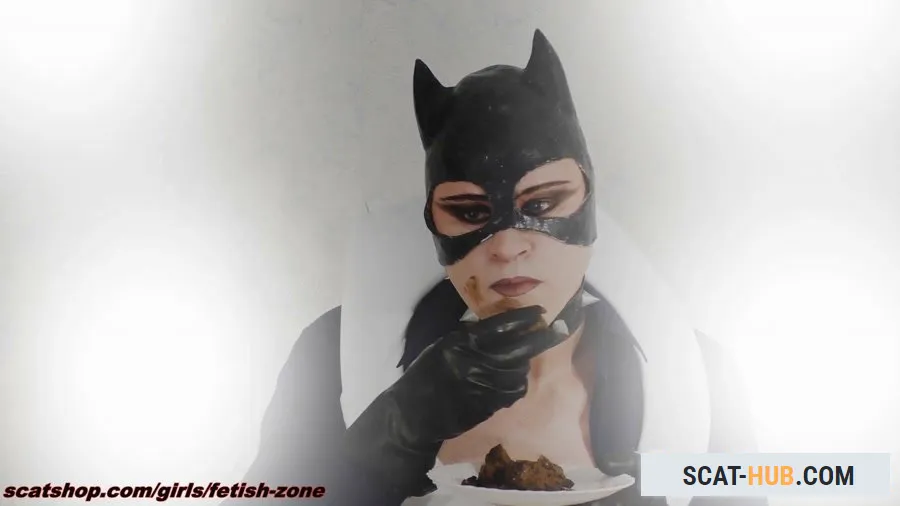 Fetish-zone - Catwoman smears and swallows [FullHD 1080p / mp4 / 1.56 GB]