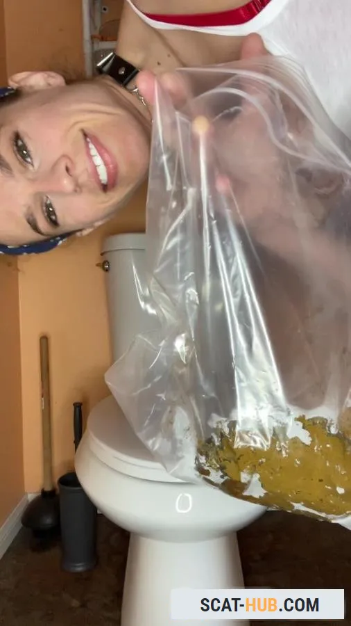 VibeWithMolly - School girl poops in bag [UltraHD 2K / mp4 / 623 MB]