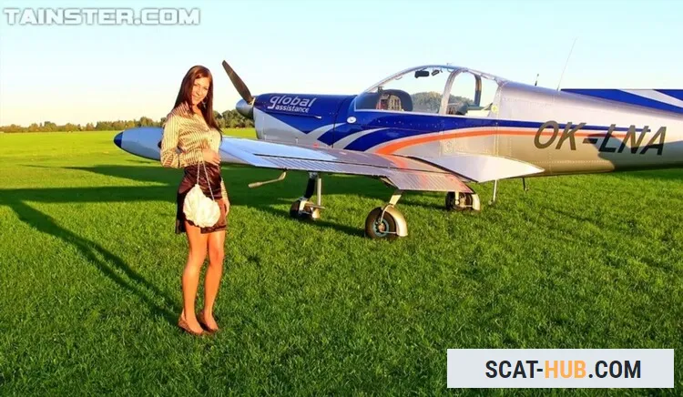 Rachel Evans. Pissing All Over Your Airport Regulations [Full HD / mp4 / 1.04 GB]