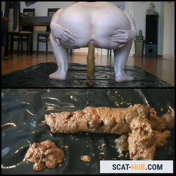 KassianeArquetti - Poop 30cm sausage and piss about [FullHD 1080p / MP4 / 86,3 MB]