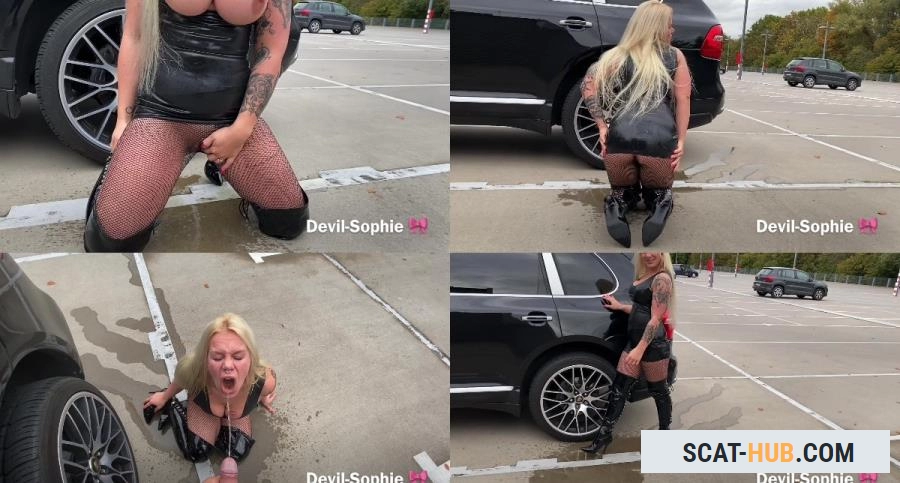 Devil Sophie - Parking Piss slut - me and you piss and the people make us horny [FullHD 1080p / AVC / 279.66 MB]