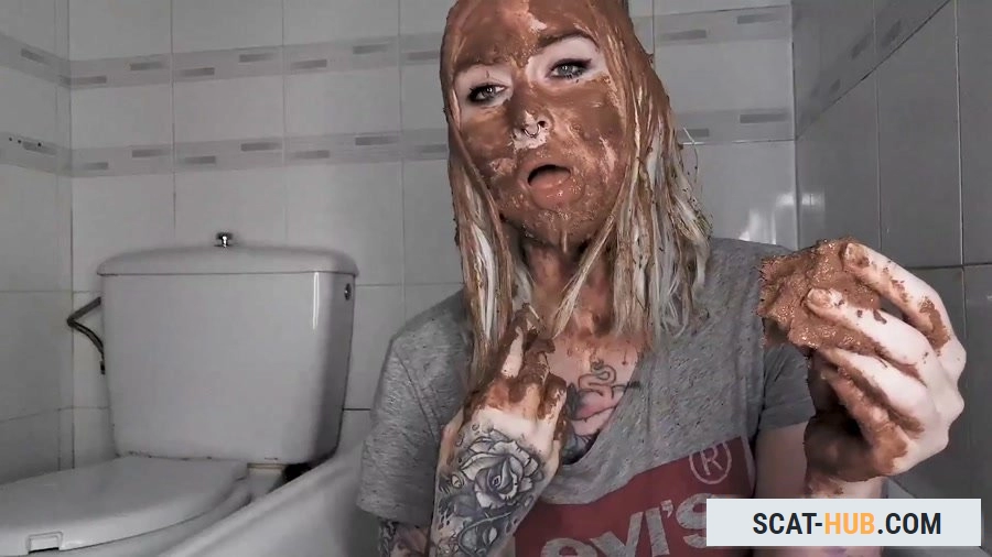 Top Model Betty - Extreme Luxus Scat Play Exclusive SG Video Production [FullHD 1080p / mp4 / 1.46 GB]