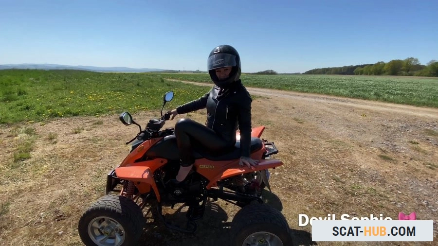 Devil Sophie - THIS is a brake track - outdoor quad shits escalated [UltraHD 4K / mp4 / 840 MB]