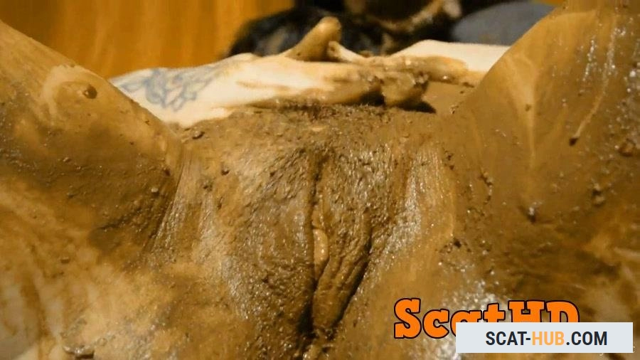 SweetBettyParlour (DirtyBetty) - Animal Magnetism Girl In The Shit! [FullHD 1080p / mp4 / 644 MB]