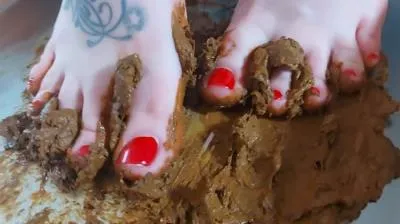 Smeared shit on your feet, lick it up slave [HD 720p / mp4 / 84.1 MB]