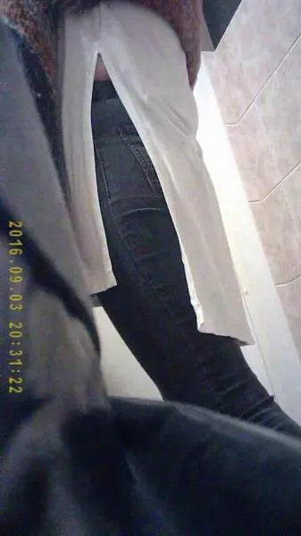 hidden camera in the women's toilet of the institute [SD / avi / 1.98 GB]