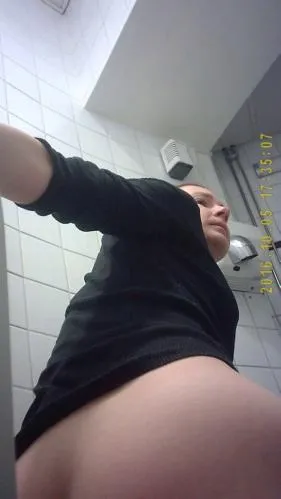 hidden camera in the women's toilet of the institute [SD / avi / 2.77 GB]