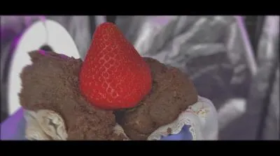 Shit Strawberries [FullHD 1080p / mp4 / 1.15 GB]