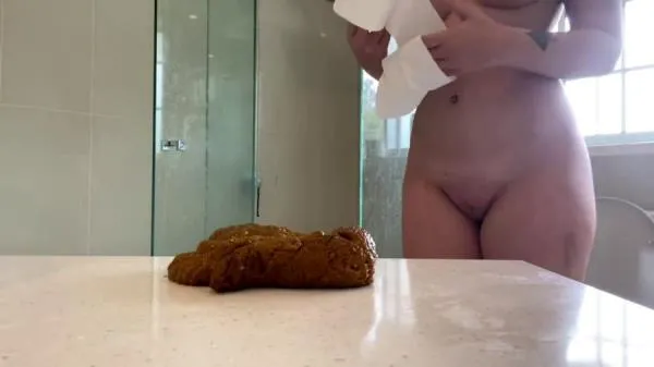 Shitting Girl 3 [HD 720p / mp4 / 14.0 MB]