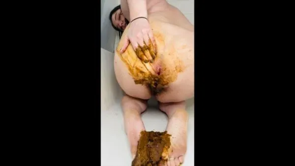 Poop Piss and Feet Smearing [FullHD 1080p / mp4 / 650 MB]