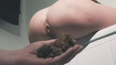 A Shit In a Customers Hand [HD 720p / mp4 / 6.85 MB]