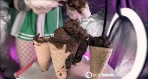 Fan with  unusual  ice cream [FullHD 1080p / AVC / 212.56 MB]
