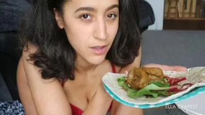 Online Snack For My Boyfriend [HD 720p / mp4 / 24.1 MB] scat-hub.com