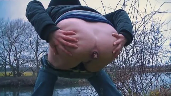 Cold Autumn Day Outdoor Shit [HD 720p / mp4 / 34.0 MB]
