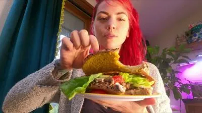 Download Gassys Thanksgiving Dine And Dump [FullHD 1080p / mp4 / 873 MB] scat-hub.com