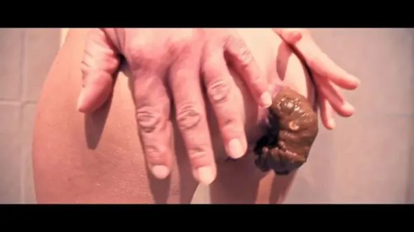 Shower Pooping [HD 720p / mp4 / 23.9 MB]
