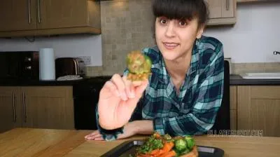 Online Sunday Dinner [HD 720p / mp4 / 59.6 MB] scat-hub.com