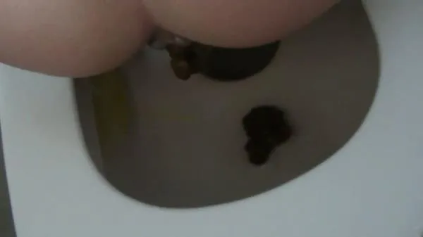 KV As Desired On The Toilet [FullHD 1080p / mp4 / 58.9 MB]