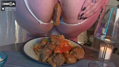 Online Shitting Dinner [FullHD 1080p / mp4 / 467 MB] scat-hub.com