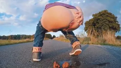 Online HUUUGE On a Street [HD 720p / mp4 / 21.6 MB] scat-hub.com