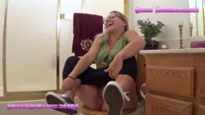 Online Toilet Squirts [FullHD 1080p / mp4 / 152 MB] scat-hub.com