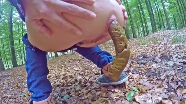 HUGE Sausage In The Woods [HD 720p / mp4 / 31.6 MB]