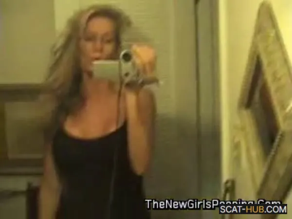 Pees Farts And Runs [SD / mp4 / 89.7 MB]