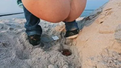 Online Beach Shitting [HD 720p / mp4 / 16.9 MB] scat-hub.com
