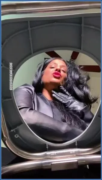 Aggressive Latin Scat Queen Bossy Delilah [SiteRip / mp4 / 63.72 MB]