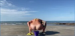 Online Pulsifer Paprocki - Beach Bucket Poop [FullHD 1080p / mp4 / 123.25 MB] scat-hub.com