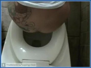 Amateur Bathroom Clip – Kylie Thread Pooping [SiteRip / mp4 / 115.17 MB]