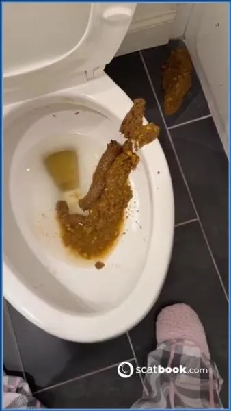 Bossys Bathroom Blunder A Splattered Catastrophe [SiteRip / mp4 / 9.86 MB]
