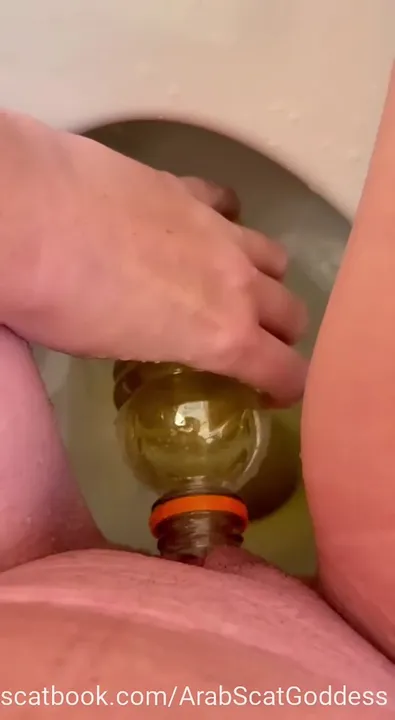 Download Arab Scat Goddess Delivers a Quick and Dirty Shit Bomb Scat-Hub.com