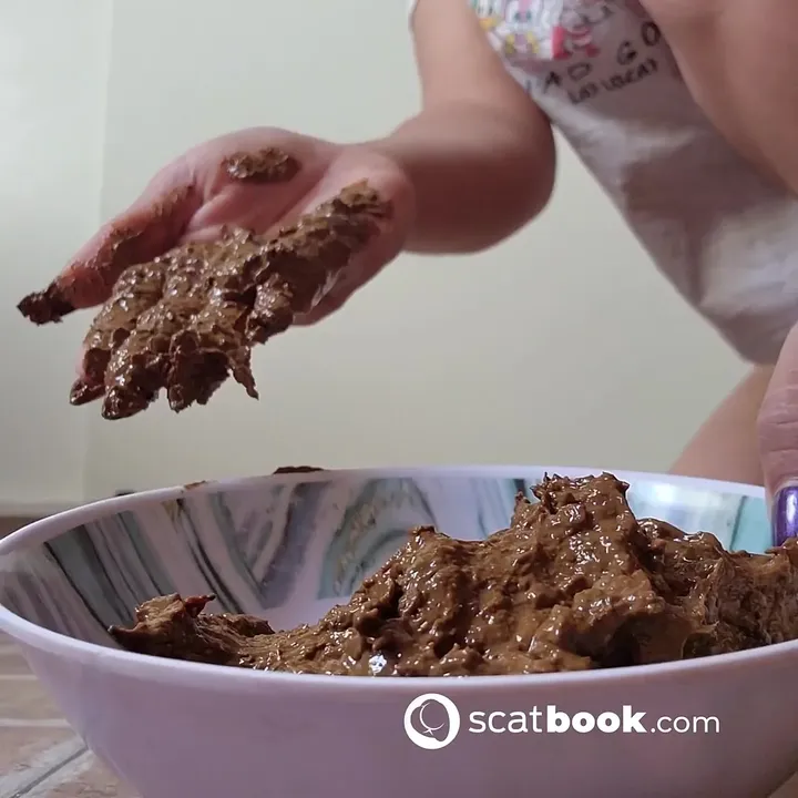 Flornatiii's Casual Kaviar Squat: Amateur Scat Delivers Rough - scat porn video at Scat-Hub.com
